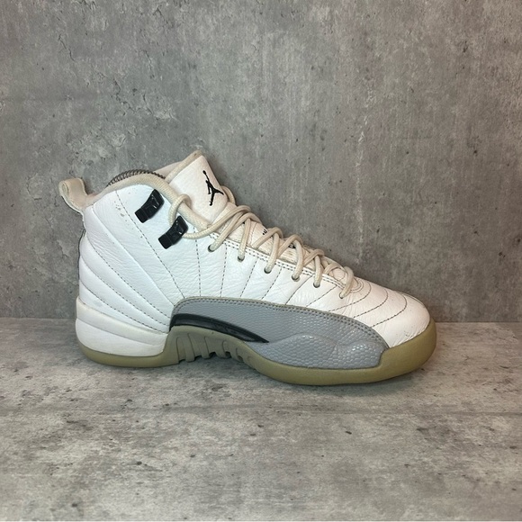 Nike Air Jordan 12 Retro Sneakers 510815-108 Womens sz 6 - grey/white - Picture 3 of 6